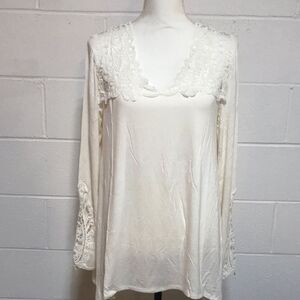 Ivory L/S w/Lace Yoke & Sleeve Detail Sharkbite Top - NWOT